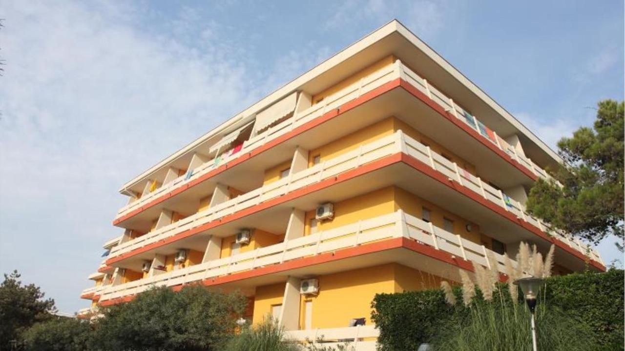 Condominio Carina Sud Бибионе Екстериор снимка