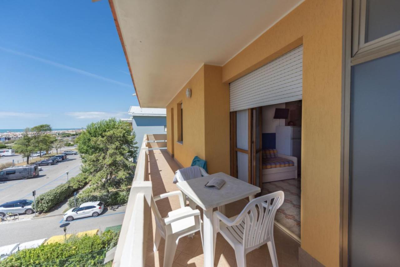 Condominio Carina Sud Бибионе Екстериор снимка