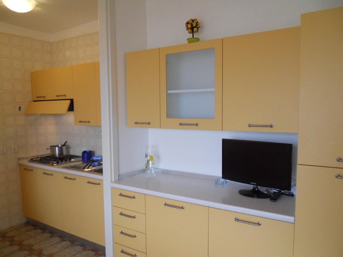 Condominio Carina Sud Бибионе Екстериор снимка