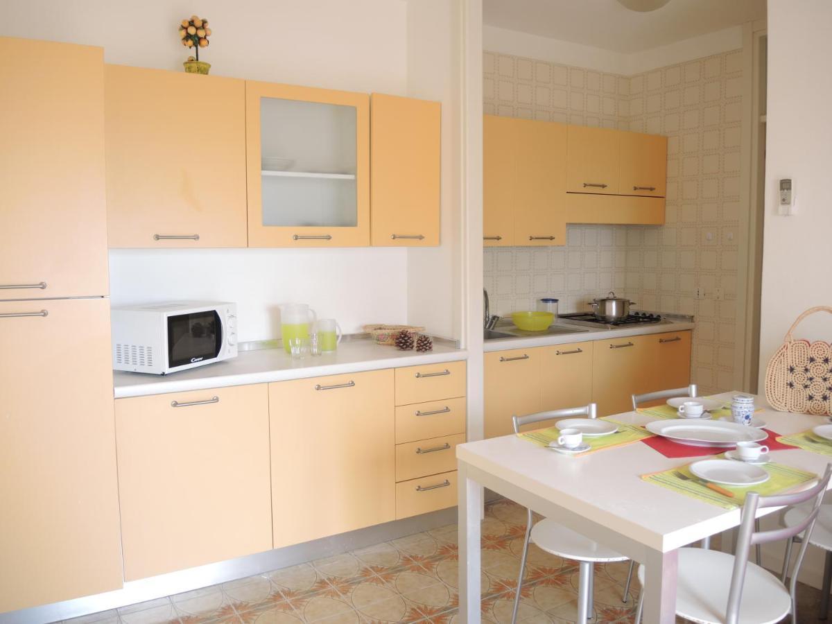 Condominio Carina Sud Бибионе Екстериор снимка