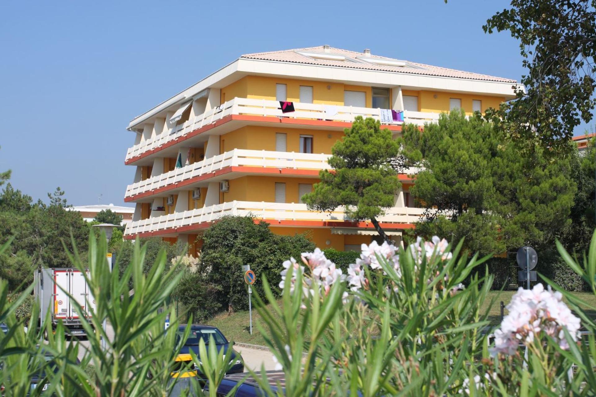 Condominio Carina Sud Бибионе Екстериор снимка